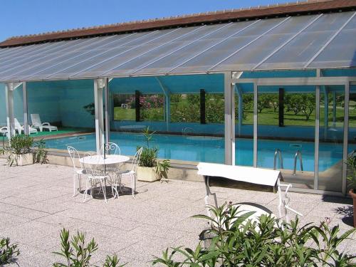Bejárat, Logis Hotel Relais Paris Bale - Restaurant La Mangeoire in Montieramey