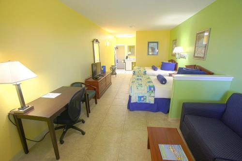 Guestroom, Plantation Suites and Conference Center in Port Aransas (TX)