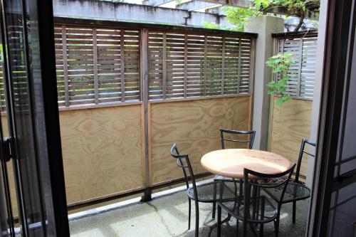 2 bedrooms, 3 beds