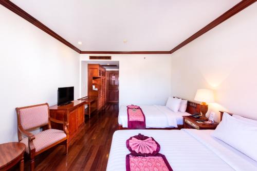 Superior Twin Room image 10