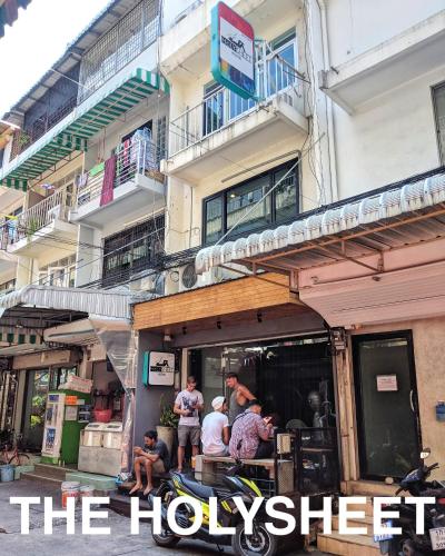HOLY SHEET Hostel - 출입구