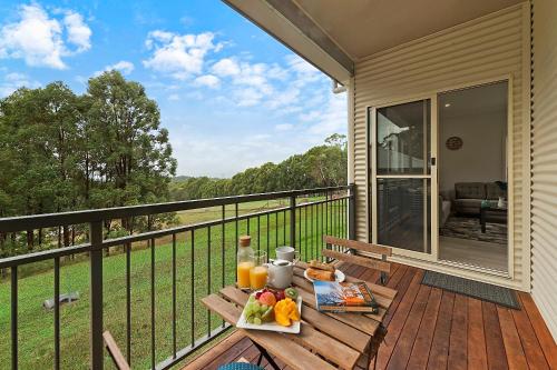 Blueberry Hills On Comleroy Farmstay - B&B and Self-Contained Cottages - 발코니/테라스