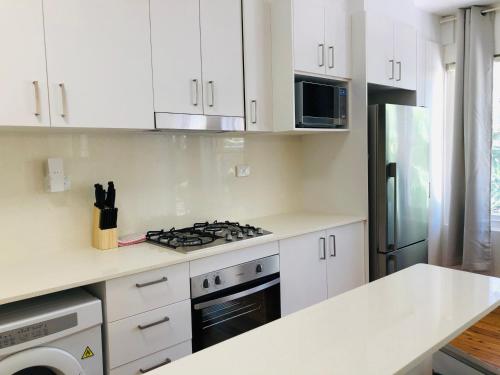 Lotus Stay Manly - Apartment 31C - image 7
