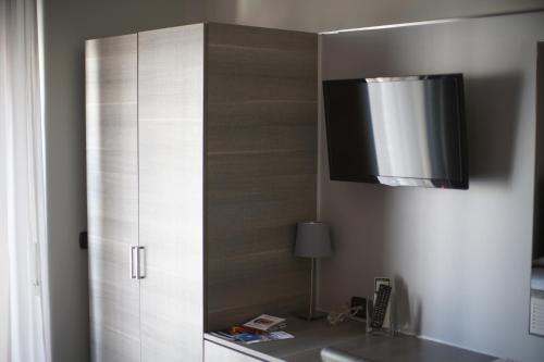 Double or Twin Room with Balcony image 10