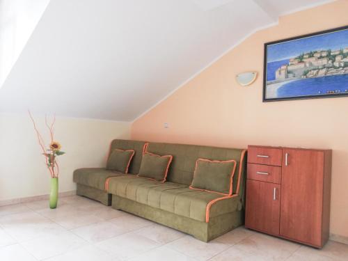 One-Bedroom Apartment image 10