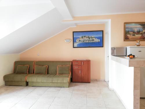 One-Bedroom Apartment image 8