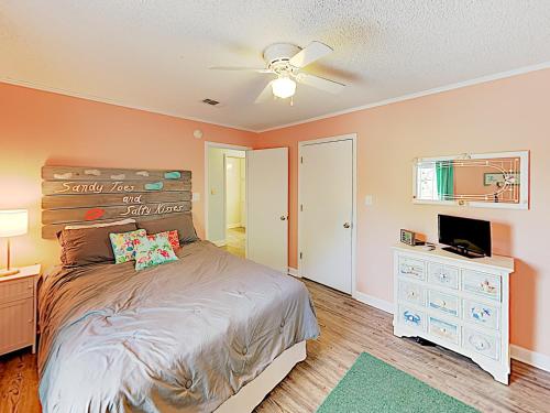 813 Cabana Beach House - image 8