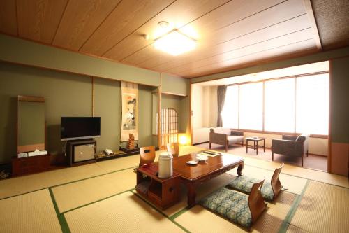 5 futon beds