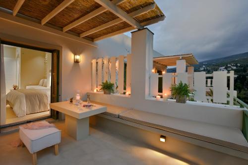 ระเบียง/ชานเรือน, คาซ่า ดี ฟีโอริ แอนดรอส สวีท (Casa Di Fiori Andros Suites) in แอนโดรส