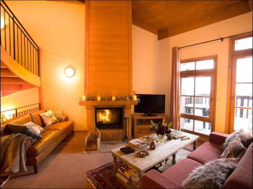 Huge Superior 4 Bedroom Apartment, Arc 1950, Les Arc, Spaciously Sleeps 8 to 10 over two floors, Ski In Ski Out - Hôtel - Bourg-Saint-Maurice