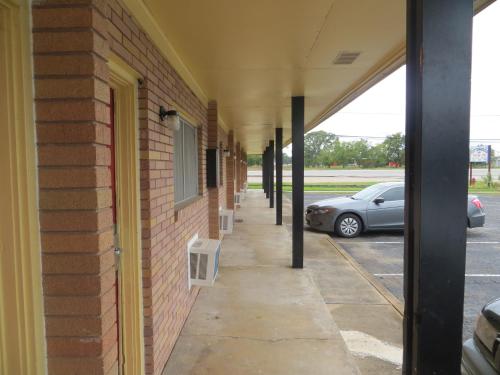 Létesítmények, Cottonwood Inn in La Grange (Texas)
