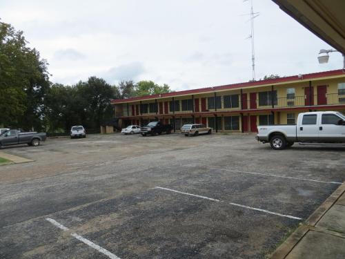 A szálláshely kívülről, Cottonwood Inn in La Grange (Texas)