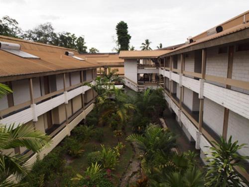 Solomon Kitano Mendana Hotel The 4-star Solomon Kitano Mendana Hotel offers comfort and convenience whether youre on business or holiday in Honiara. Offering a variety of facilities and services, the hotel provides all you need 