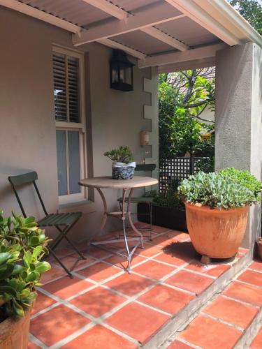 Elton near Rhodes Emlékmű