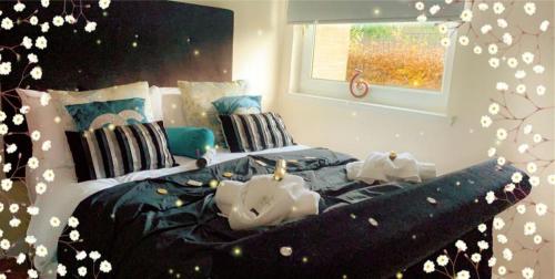 King Court Apartment - image 3