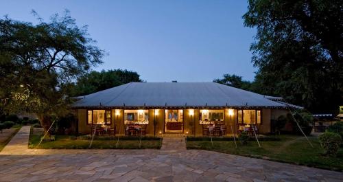 บริการและสิ่งอำนวยความสะดวก, ศาโมเท พาฆะ (Samode Bagh) in สามท