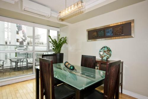 Yonge Suites Apart Hotel – Toronto