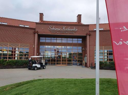 Közös társalgó / TV, ApartGolf Sobienie Królewskie (ApartGolf Sobienie Krolewskie) in Sobienie Szlacheckie