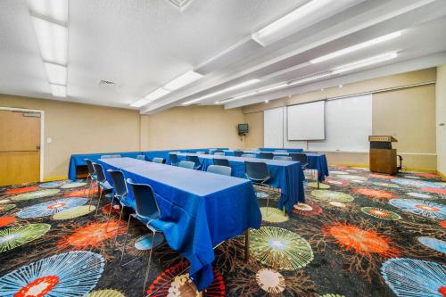 Baymont by Wyndham Muncie Near Ball State University - image 4