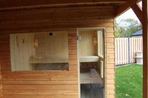 Holiday cottage with sauna in Zeeland in Stavenisse