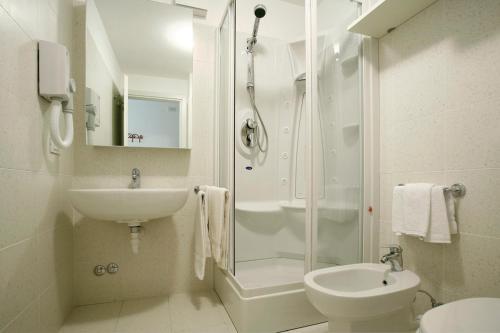 Double or Twin Room with Balcony image 5