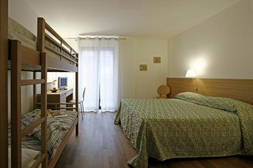 Quadruple Room with Balcony image 2