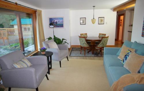 Mossy Hill Suite near Rock Salt Restaurant & Cafe