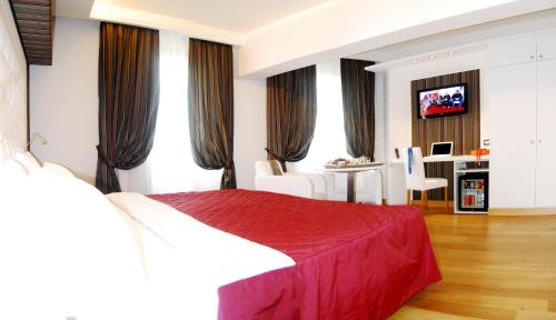 Hotel Royal Caserta The 4-star Hotel Royal Caserta offers comfort and convenience whether youre on business or holiday in Caserta. Featuring a complete list of amenities, guests will find their stay at the property a co