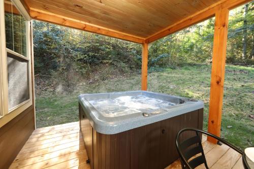 Misty Mountainside chalet - image 8