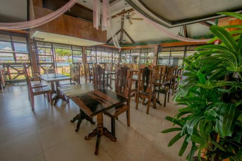 Restaurant, Rawis Resort Hotel and Restaurant in Borongan