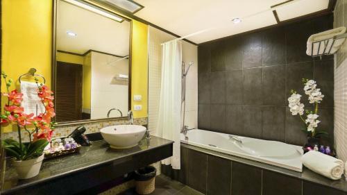 room detail thumbnail 2