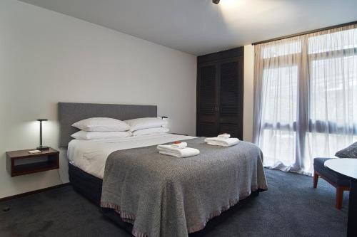 1 queen bed