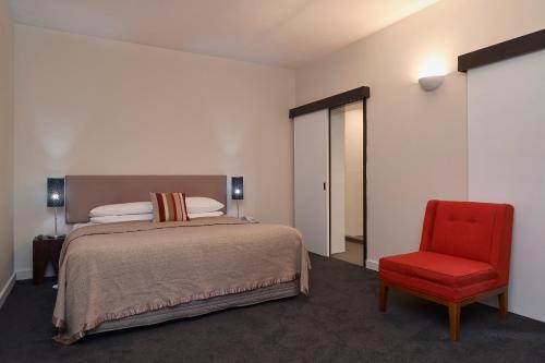 1 queen bed