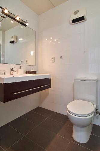One-Bedroom Suite image 5