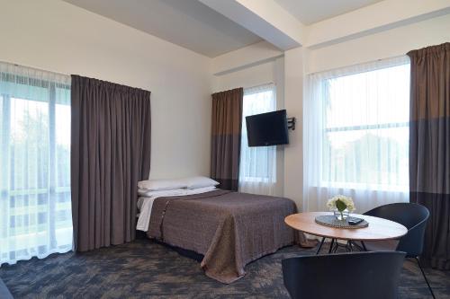 One-Bedroom Suite image 2