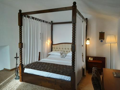 Hotel Condor in Saska Montana