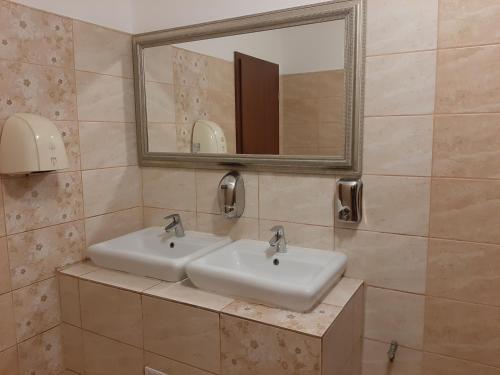 Hotel Condor - image 11