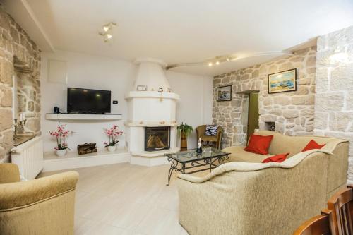 Villa Amour a luxury villa in Imotski private pool - image 12