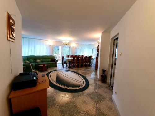 Iekārtas, Casa Jax in Valea Manastirii