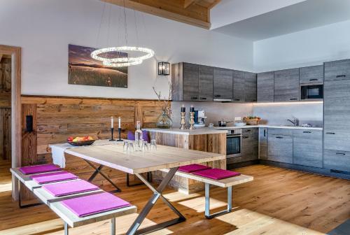 4 bedrooms, 5 beds