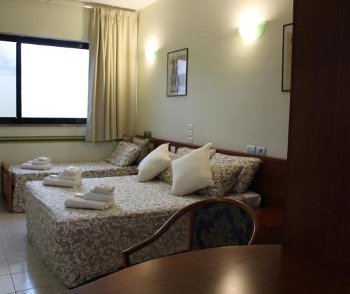 1 queen bed