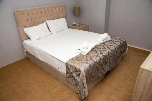 Budget Double Room - Basement without Windows room in HHK Hotel Downtown