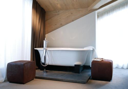 Eco & Wellness Boutique Hotel Sonne Ideally located in the prime touristic area of Livigno, Hotel Sonne promises a relaxing and wonderful visit. Offering a variety of facilities and services, the hotel provides all you need for a good n