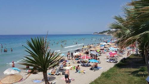 Oztas Suits Apt 6 Ladies Beach