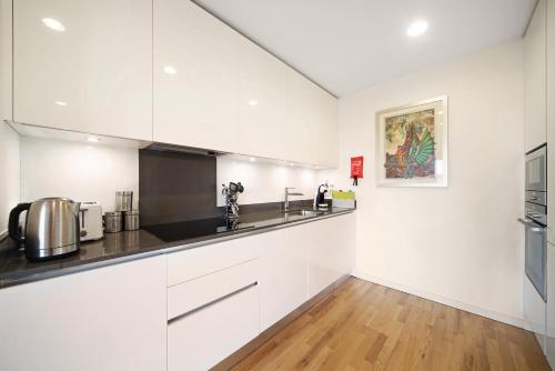 1 Bedroom Stylish Apartment FREE WIFI & AIRCON - image 14