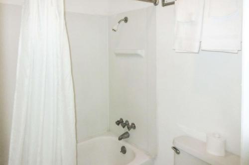 Rodeway Inn - main image