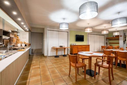 Comfort Hotel Lille Lomme - image 8