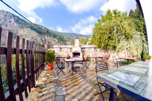 Makrinitsa Hotel Adam 2-Star Hotel lobby