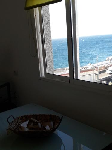 Breakfast in Port 20 mt from Sea