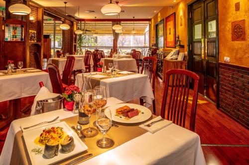 Hotel Charles - image 5